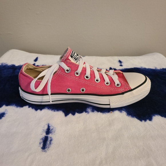 Converse Pink Chuck Taylor's - Picture 5 of 12